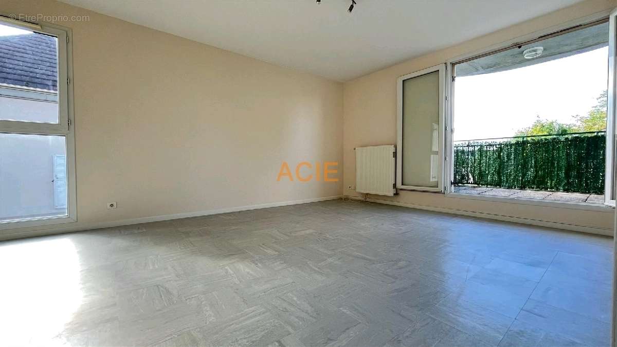 Appartement à LOUVRES