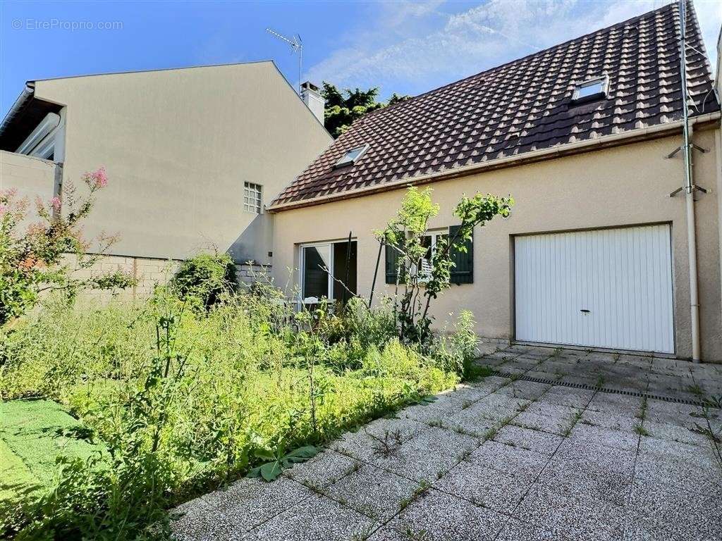 Maison à CHENNEVIERES-SUR-MARNE