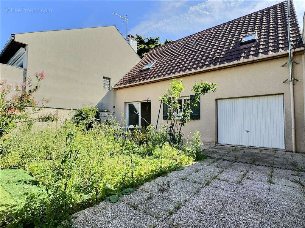 Maison à CHENNEVIERES-SUR-MARNE