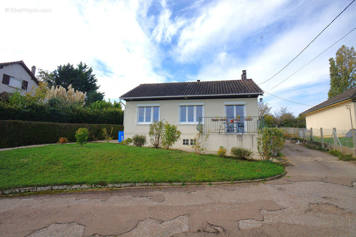 Maison à CHAMPVALLON