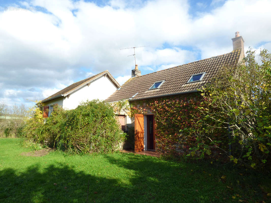 Maison à FEROLLES