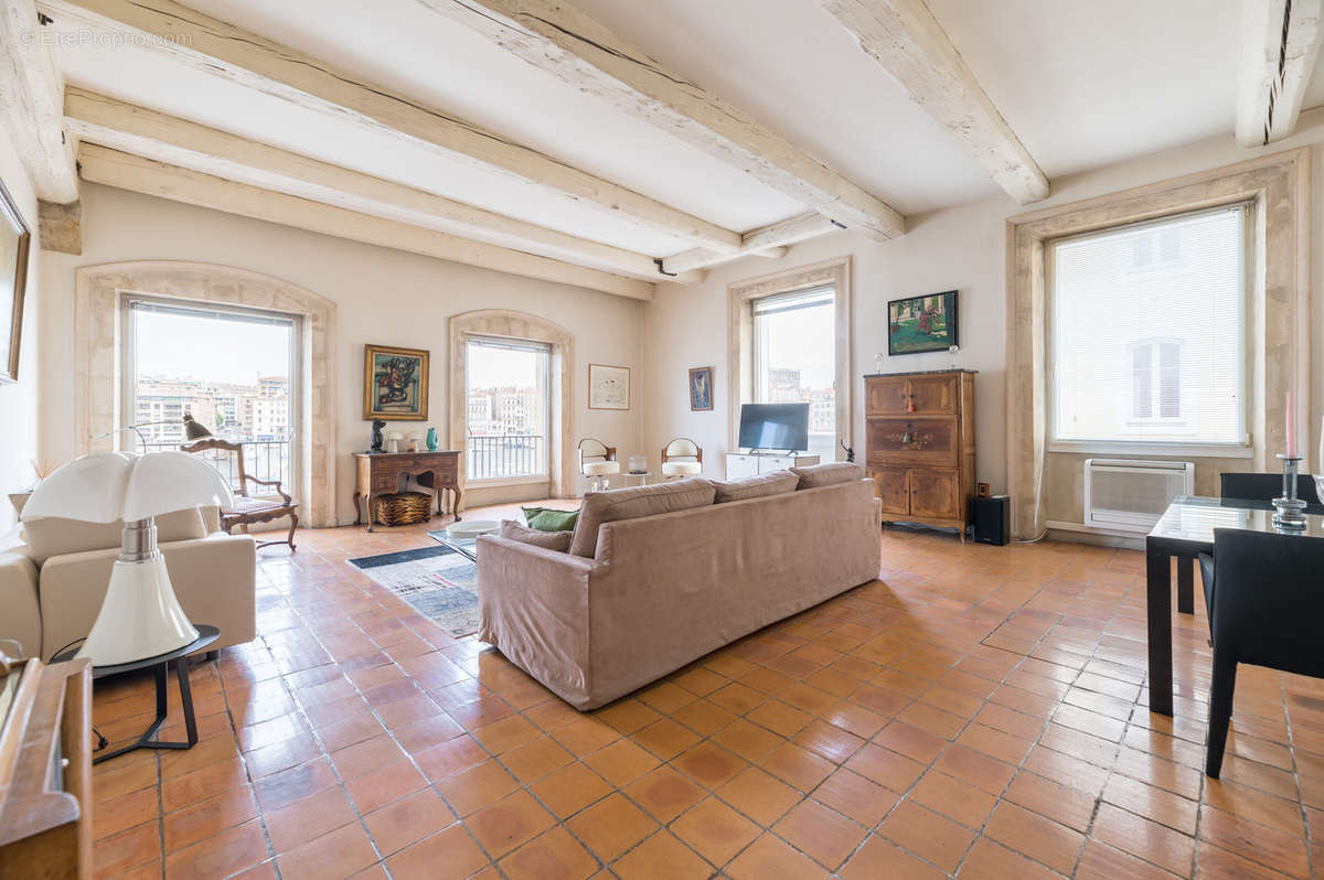 Appartement à MARSEILLE-1E