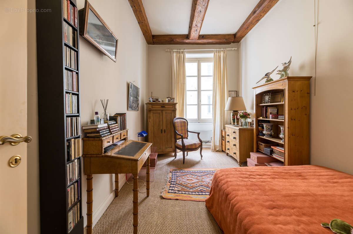 Appartement à MARSEILLE-1E