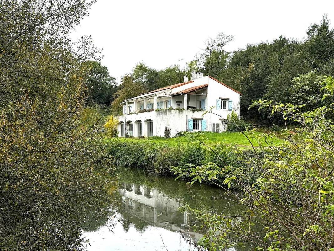   - Maison à THOUARS