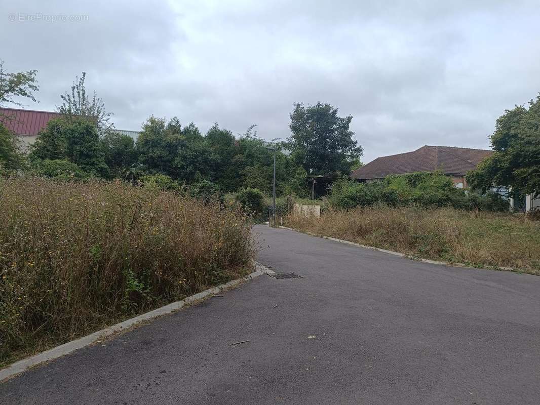 Terrain à MANTES-LA-VILLE