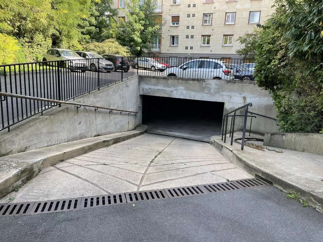 Parking à CACHAN