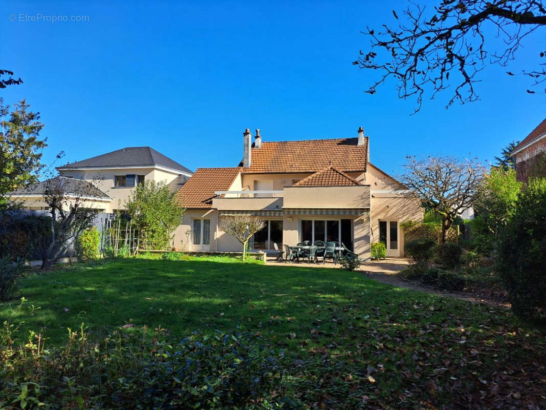 Maison à SAINT-CYR-SUR-LOIRE