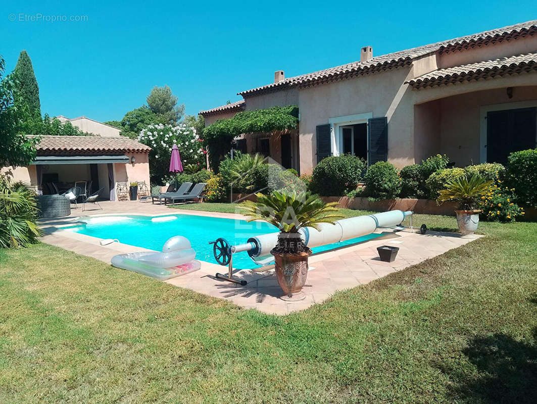 Maison à ROQUEBRUNE-SUR-ARGENS