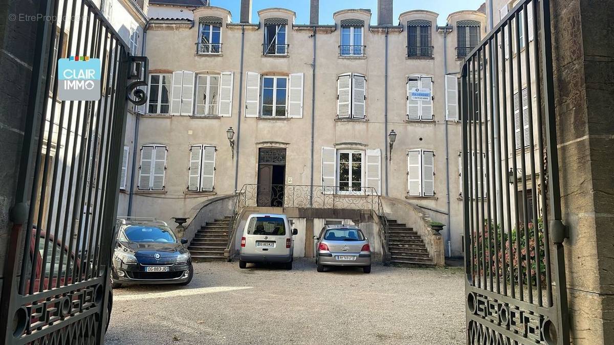 A MACON APPARTEMENT T3 DE 61,7 M²  - Appartement à MACON