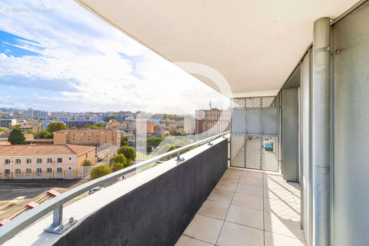 Appartement à MARSEILLE-3E