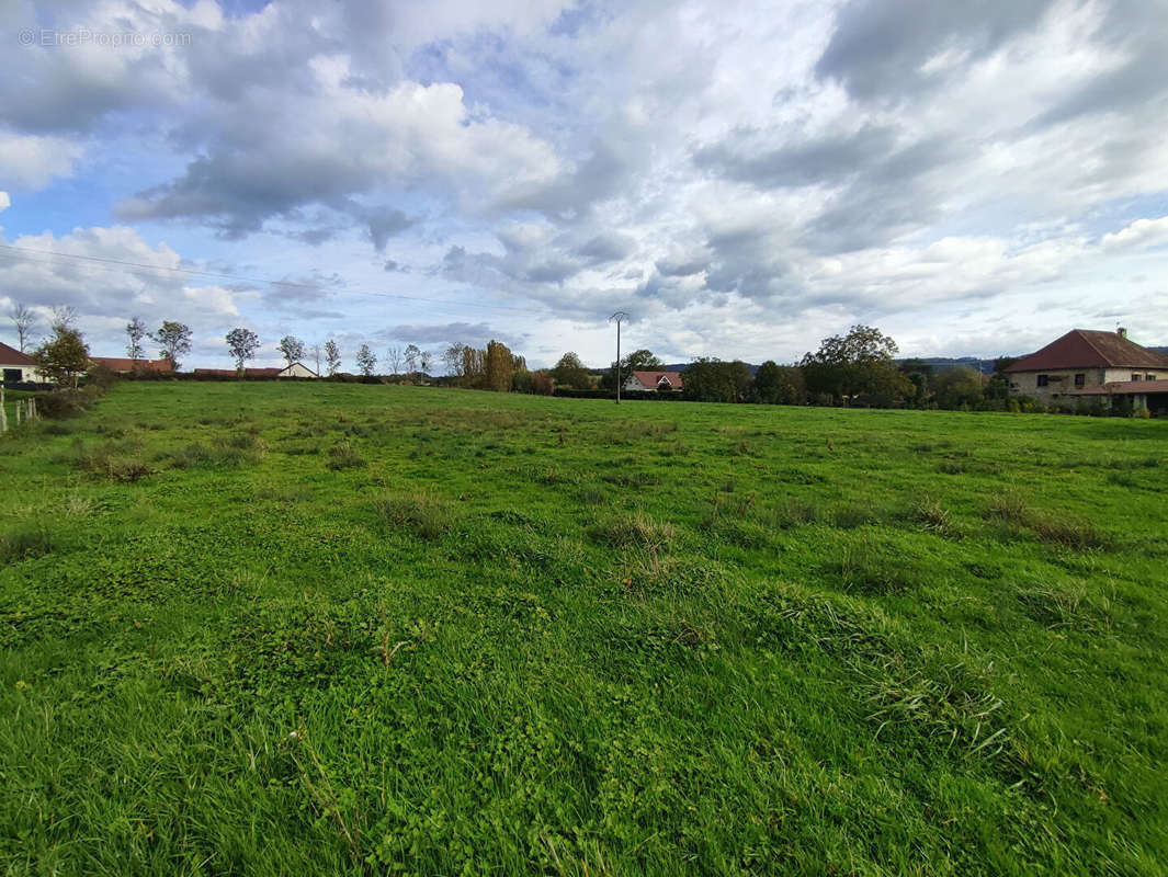 Terrain à TOURMONT