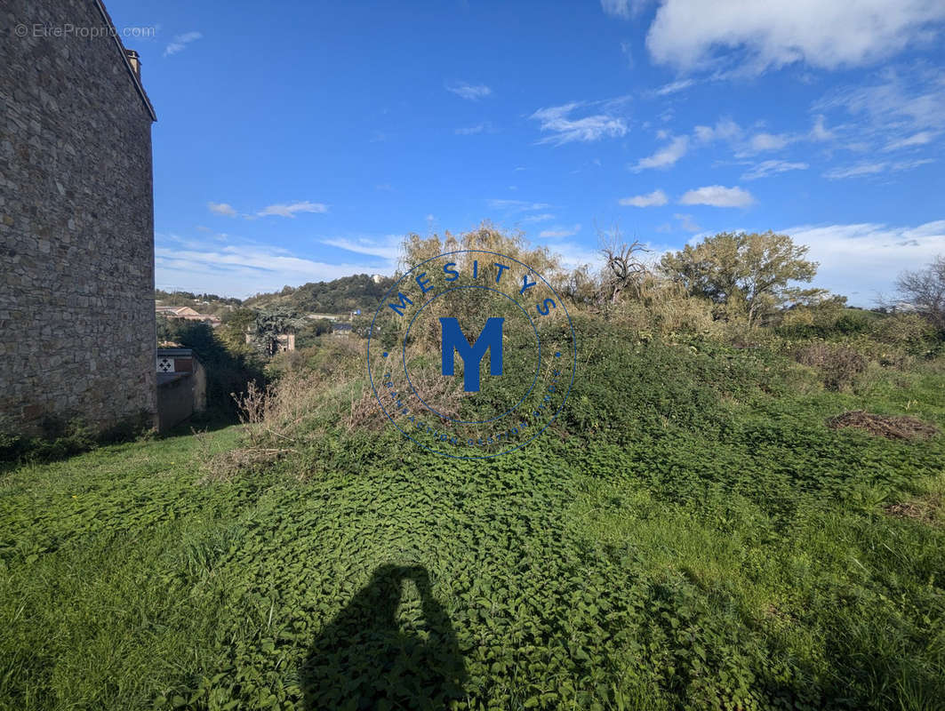 Terrain à SAINT-ETIENNE