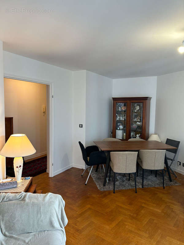 Appartement à COURBEVOIE