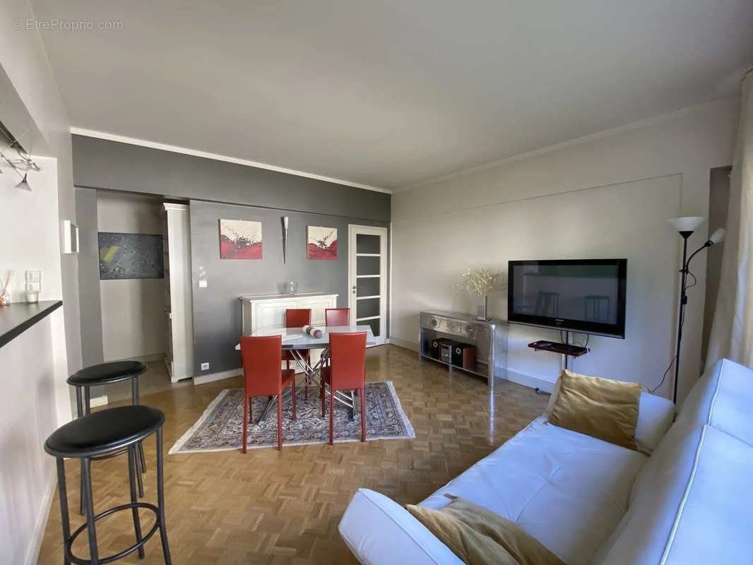 Appartement à NEUILLY-SUR-SEINE