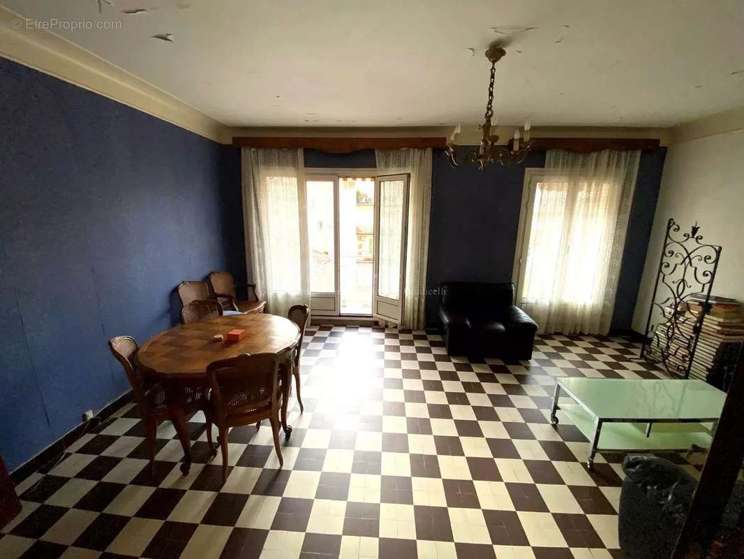 Appartement à MARSEILLE-7E