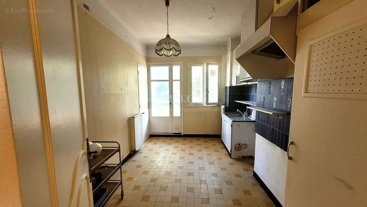 Appartement à MARSEILLE-7E