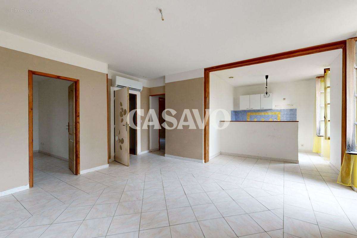 Appartement à SENAS