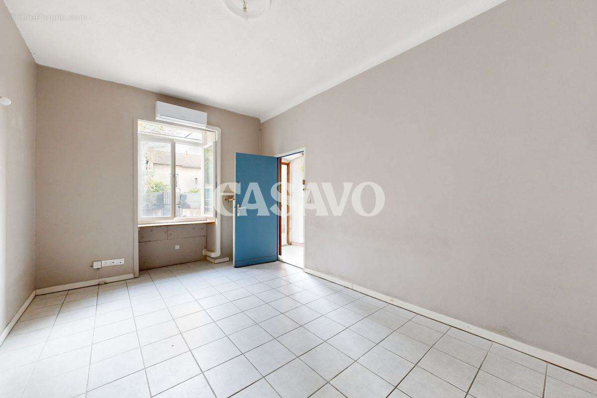 Appartement à SENAS