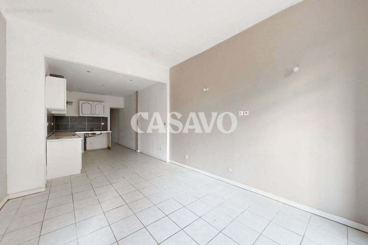 Appartement à SENAS