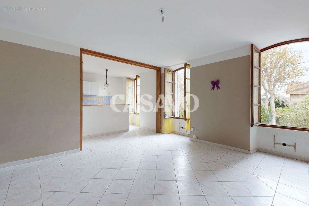 Appartement à SENAS