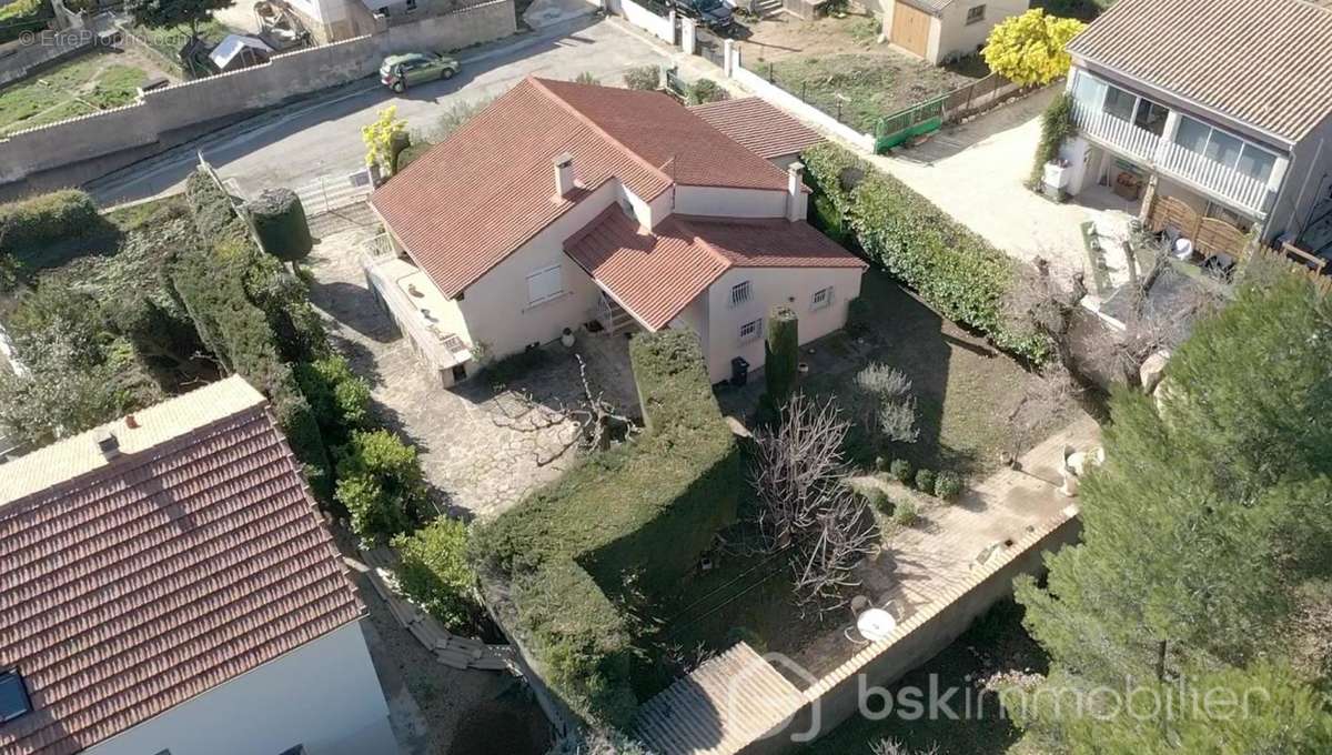 Maison à LAUDUN-L&#039;ARDOISE