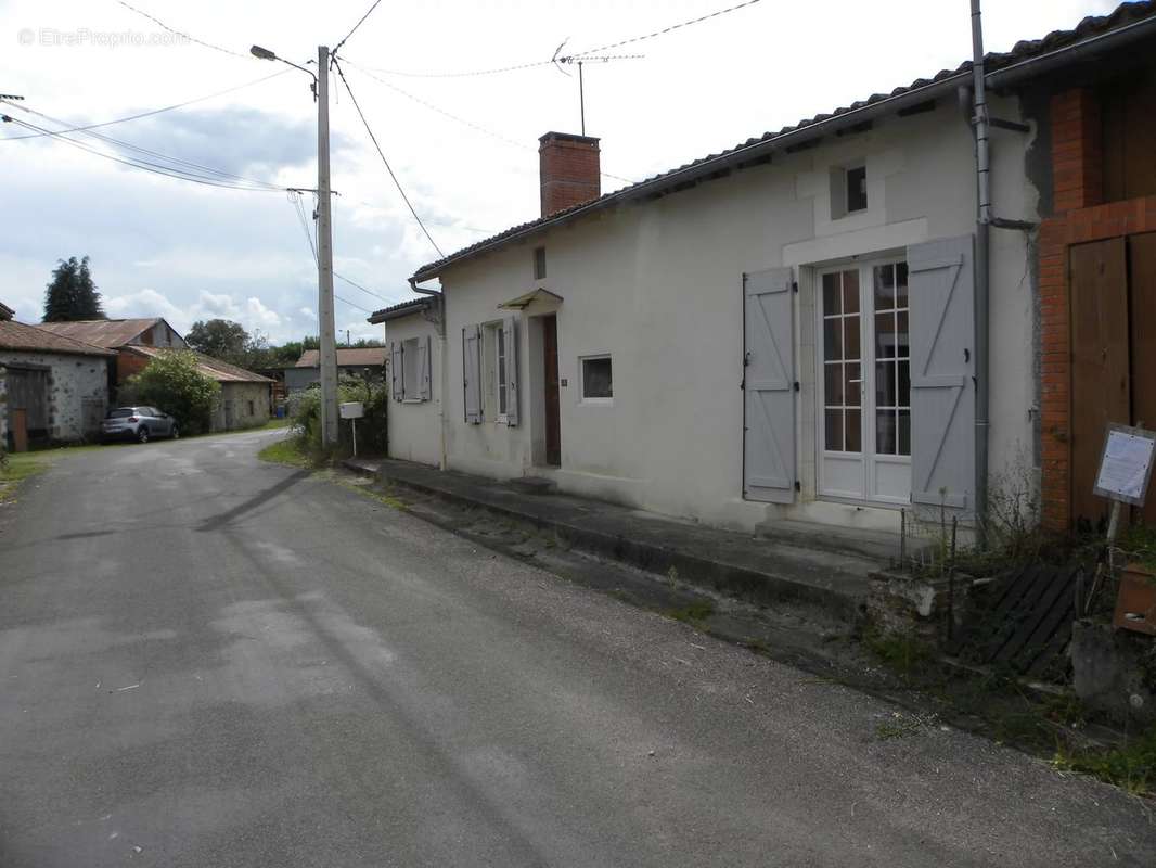 Maison à CONFOLENS