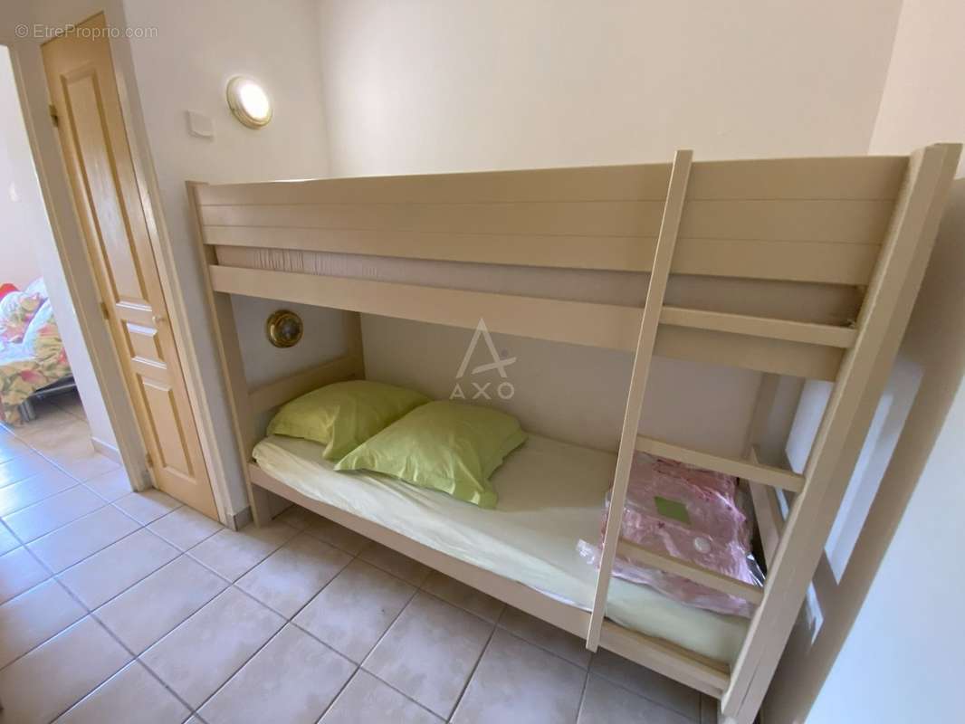 Appartement à ROQUEBRUNE-SUR-ARGENS