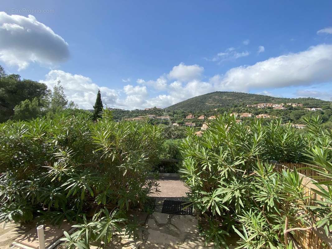 Appartement à ROQUEBRUNE-SUR-ARGENS