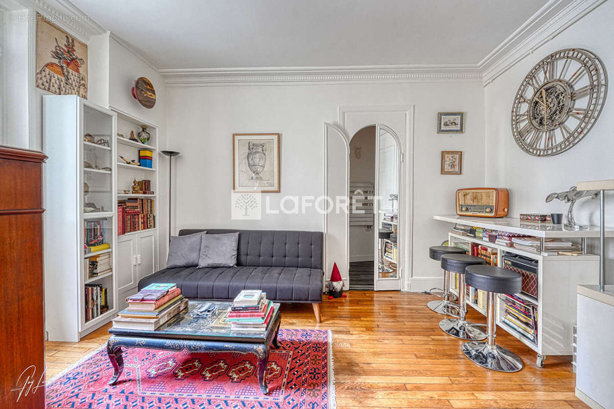 Appartement à PARIS-16E