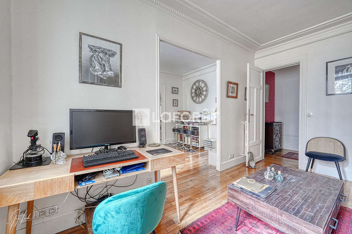 Appartement à PARIS-16E