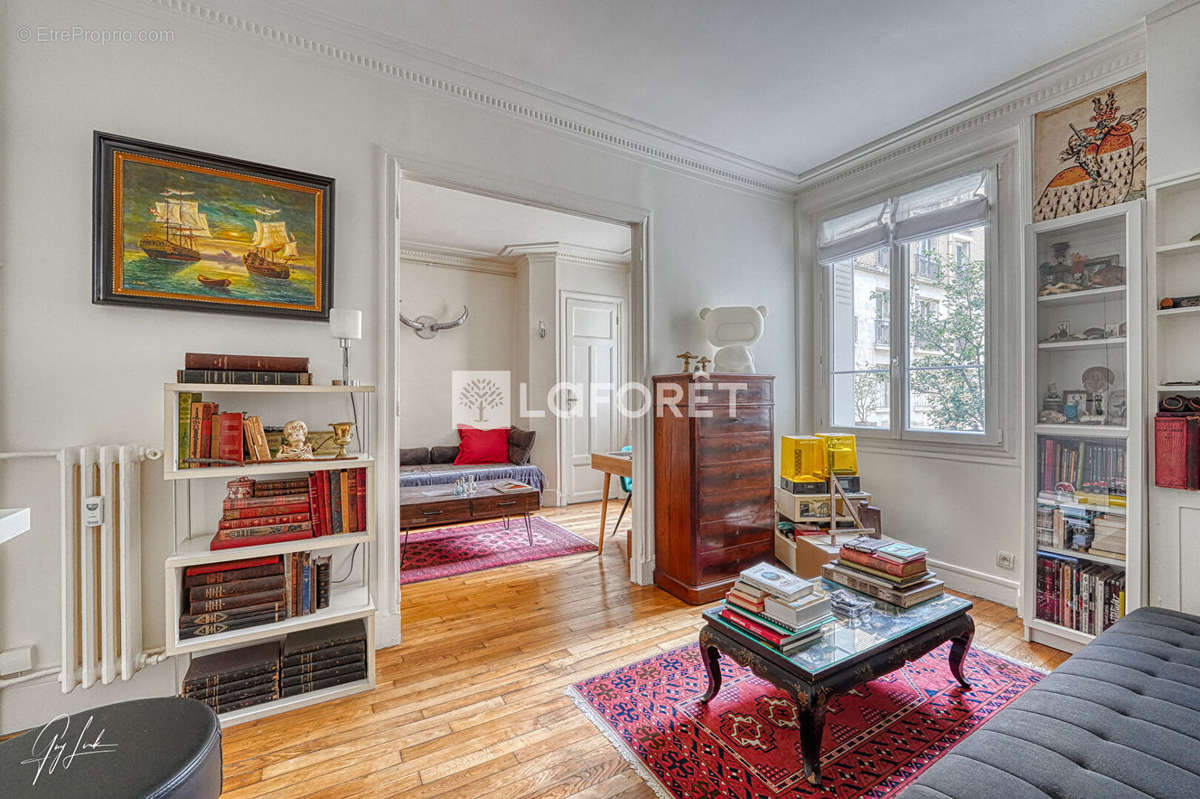 Appartement à PARIS-16E