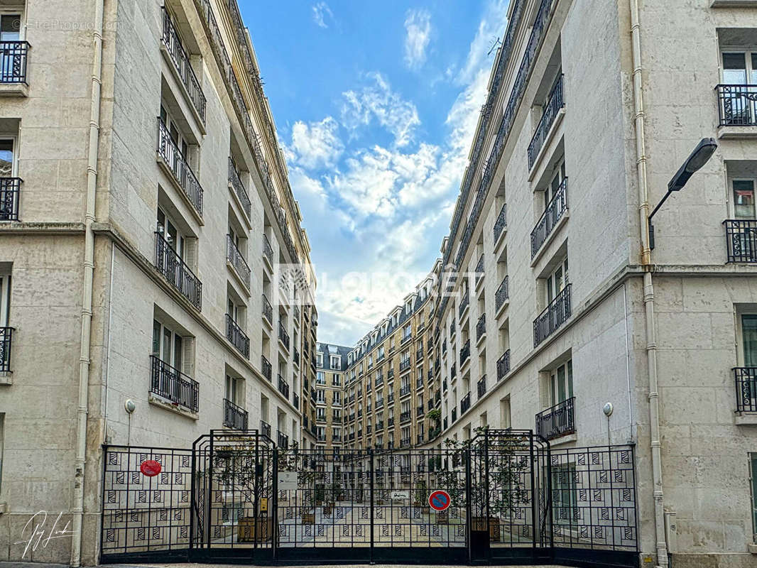 Appartement à PARIS-16E