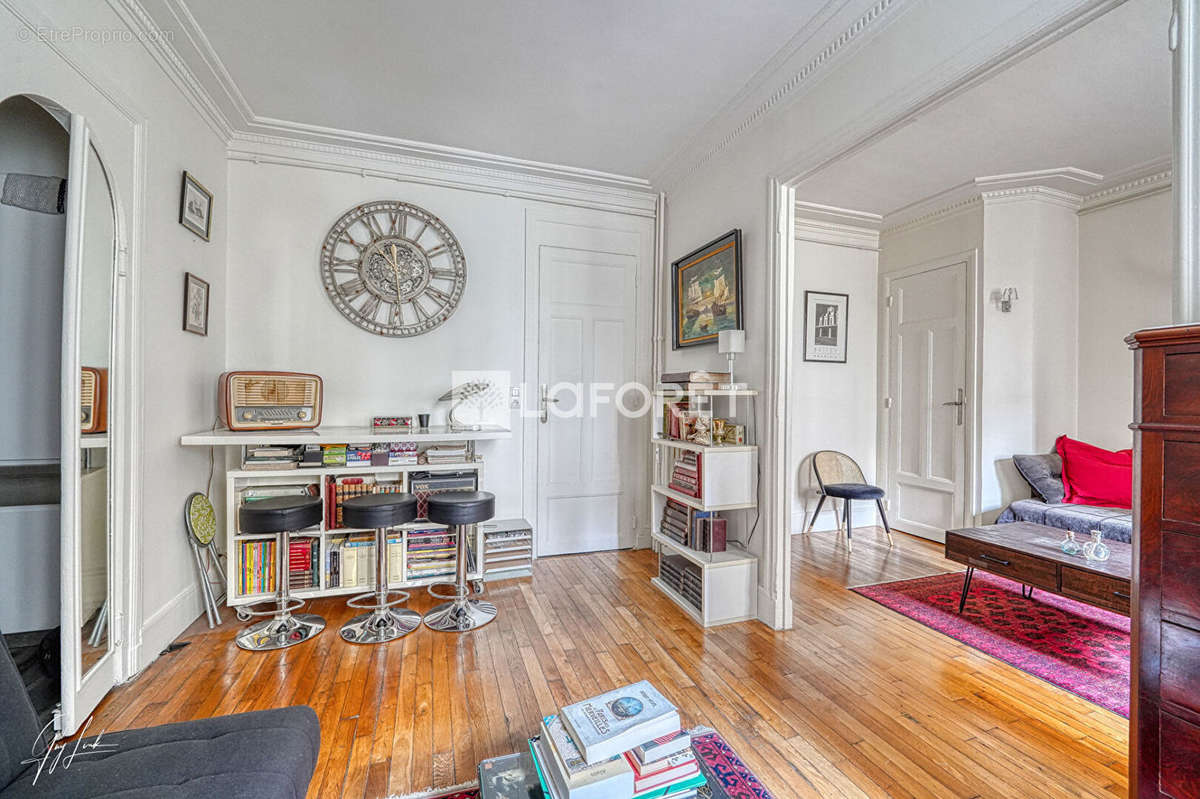 Appartement à PARIS-16E