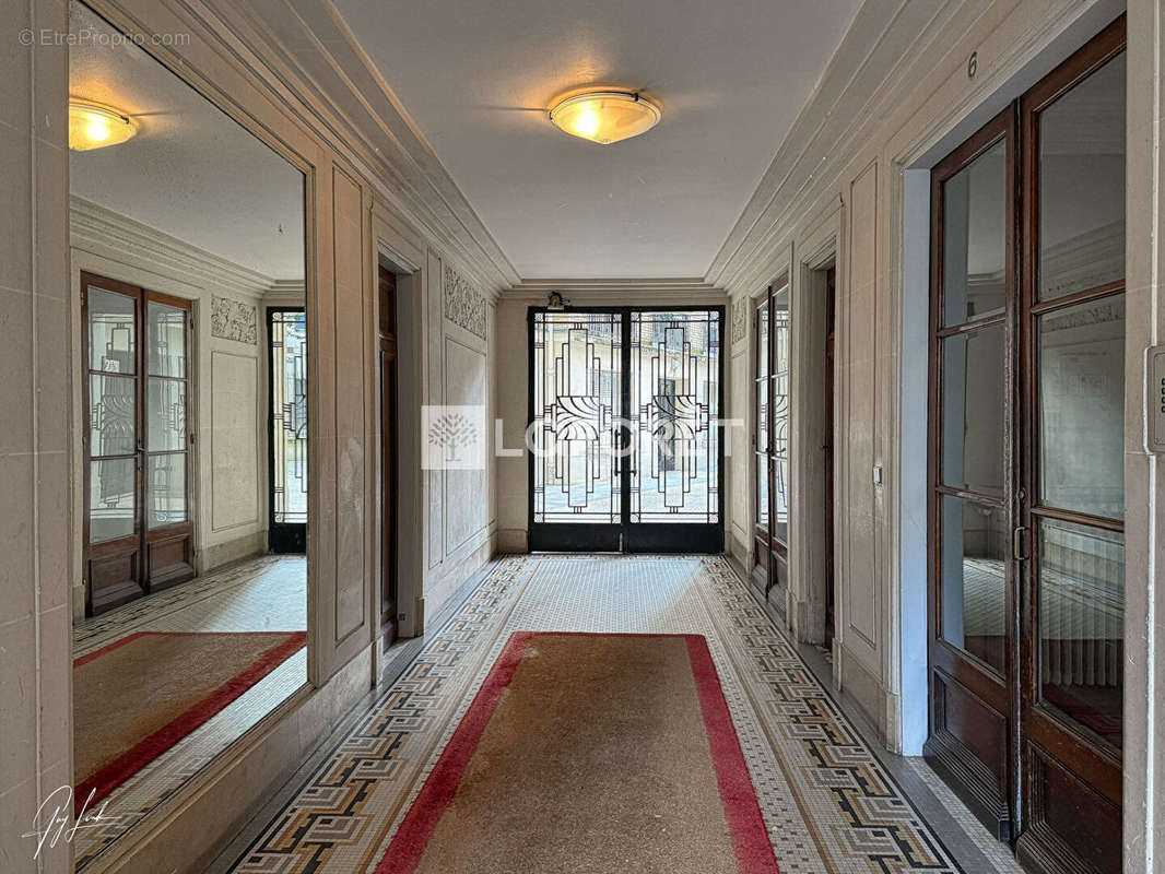 Appartement à PARIS-16E