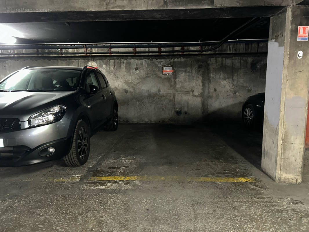 Parking à PARIS-19E