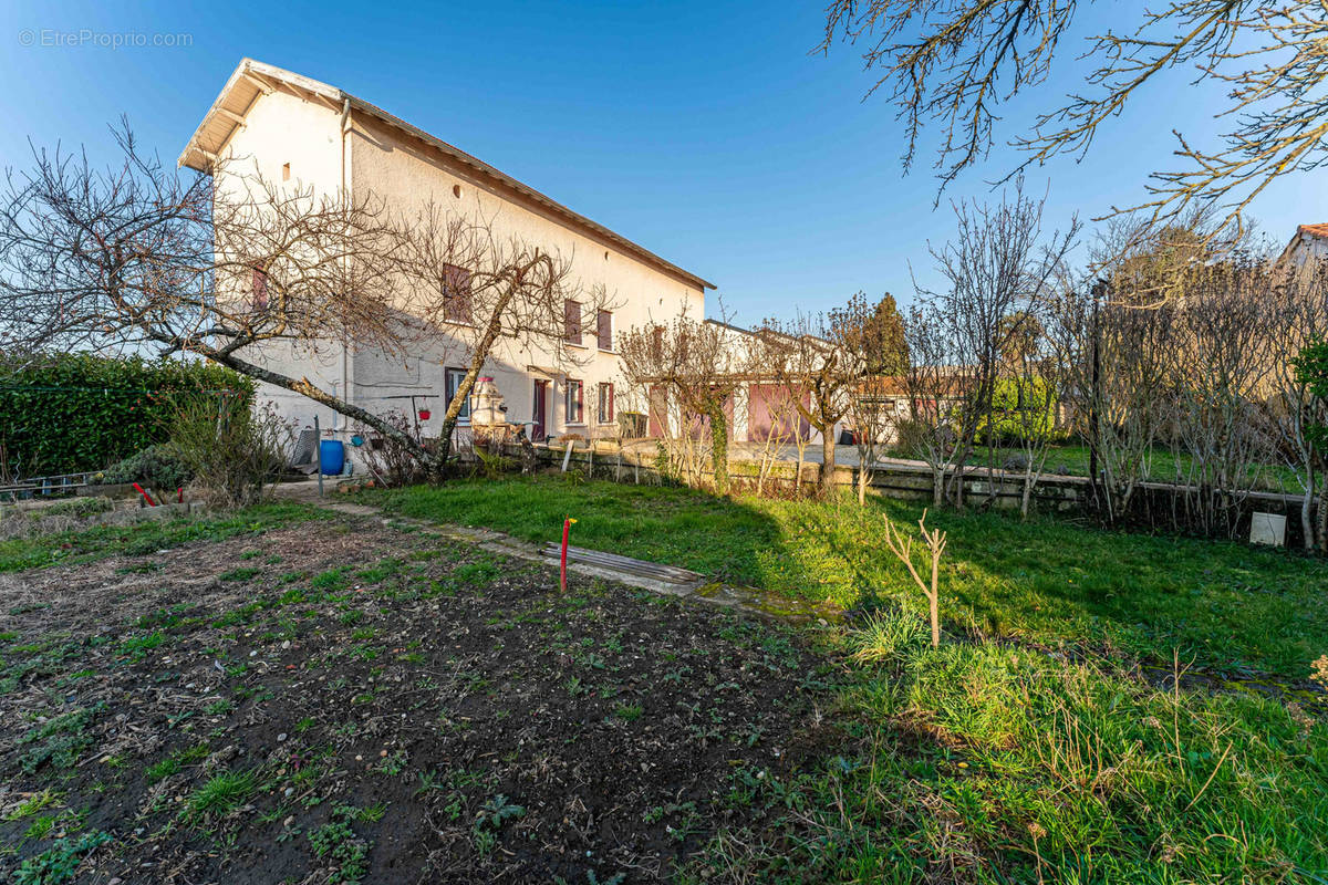 Maison à MONTANAY