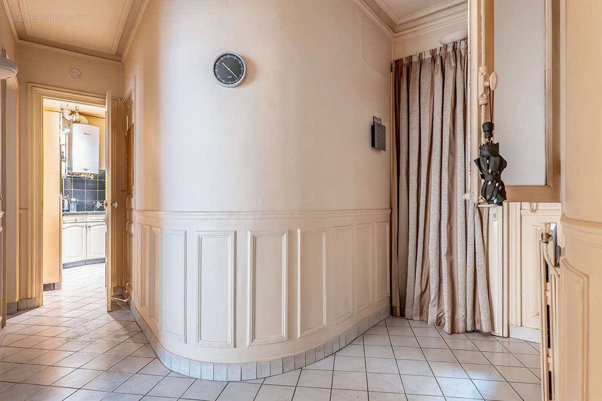 Appartement à PARIS-17E