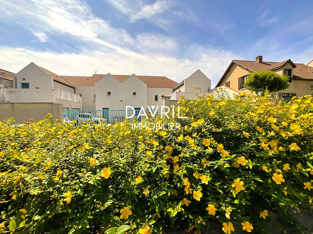 Appartement à CHANTELOUP-LES-VIGNES