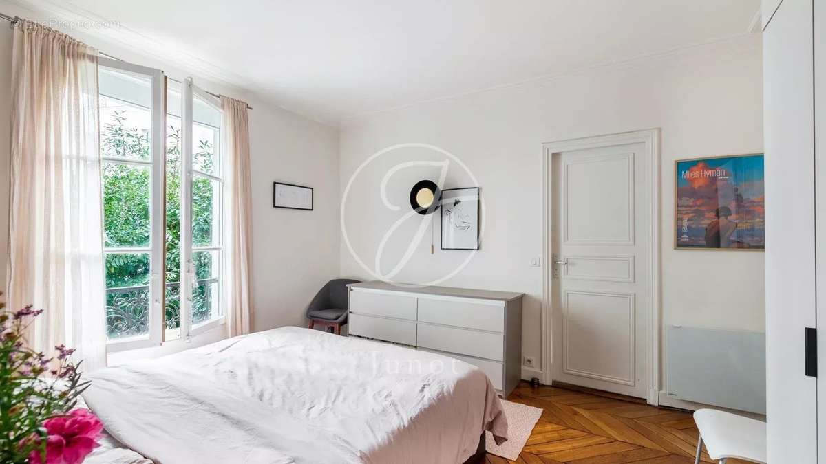 Appartement à PARIS-9E