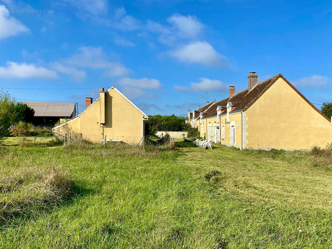 Maison à MEUSNES