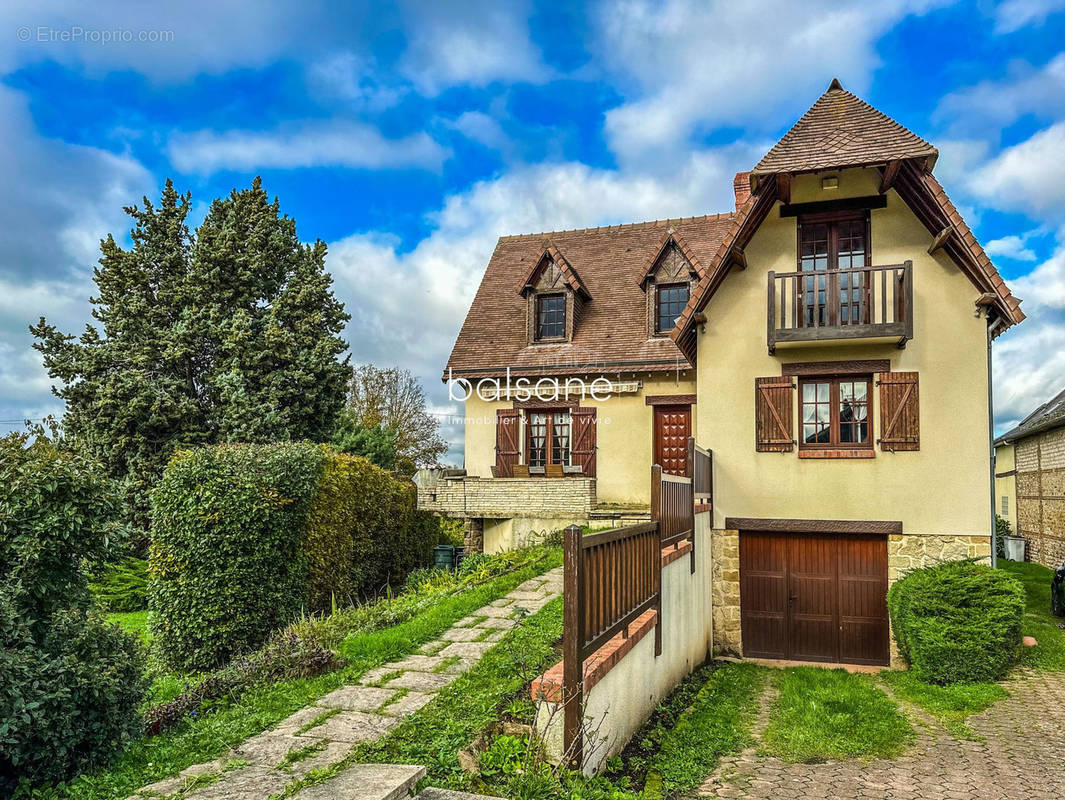 Maison contemporaine Année 1990 - Maison à SAINT-PIERRE-LES-ELBEUF