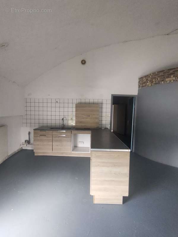 Appartement à LE CHAMBON-FEUGEROLLES