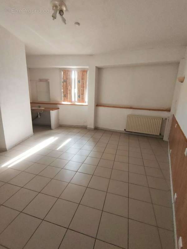 Appartement à LE CHAMBON-FEUGEROLLES