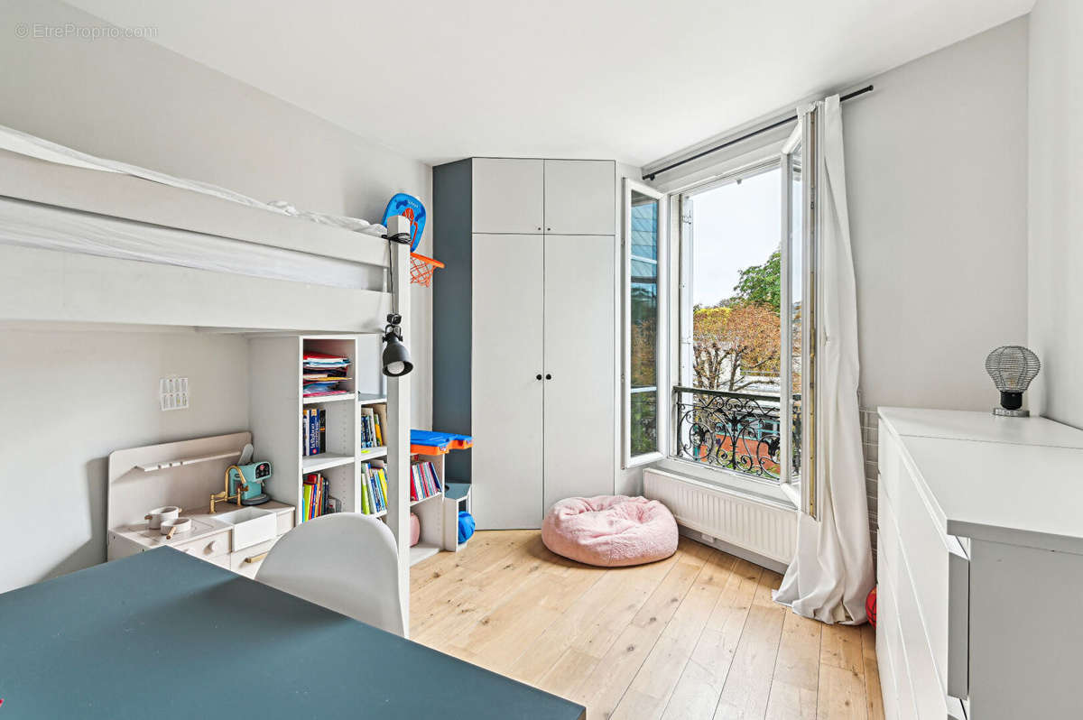 Appartement à LEVALLOIS-PERRET