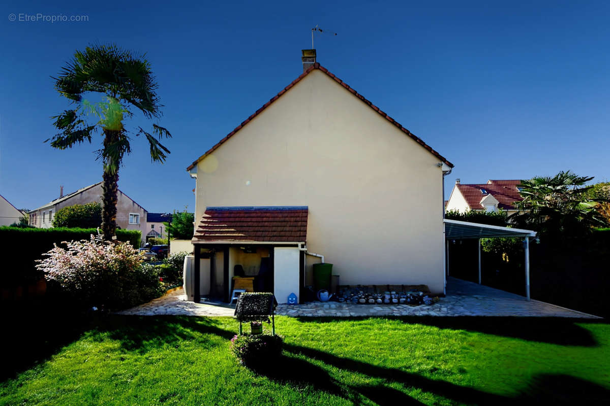 Maison à SAINT-THIBAULT-DES-VIGNES