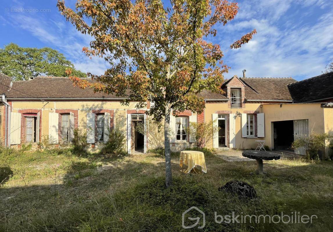 Maison à VILLENEUVE-L&#039;ARCHEVEQUE