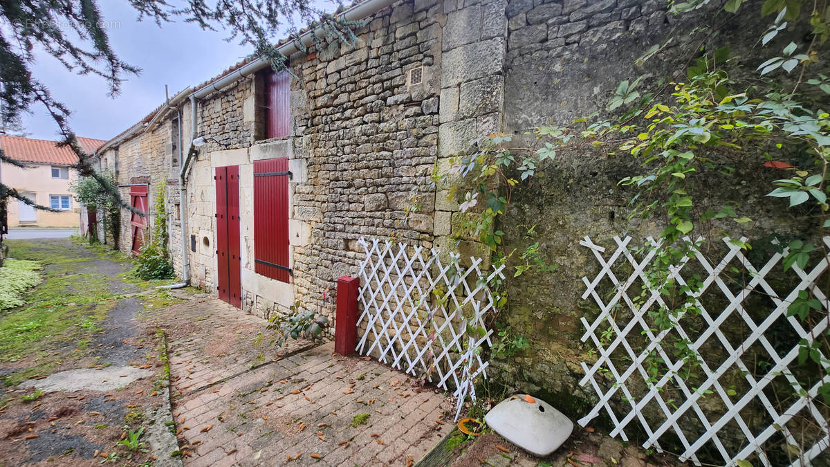 Maison à MOUZEUIL-SAINT-MARTIN