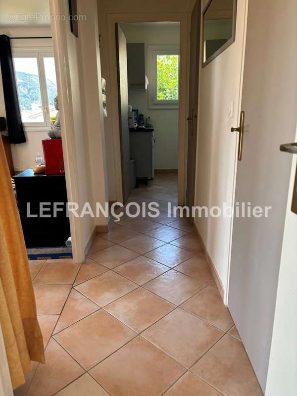 Appartement à GREOLIERES