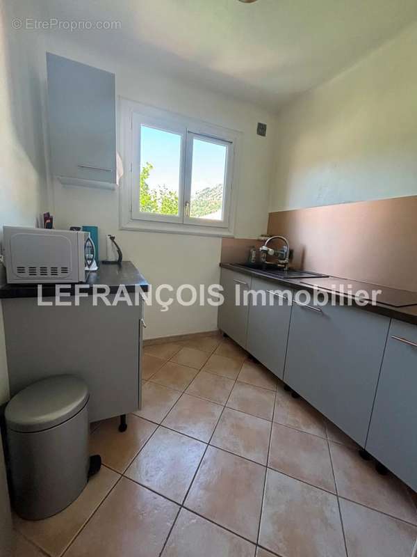 Appartement à GREOLIERES