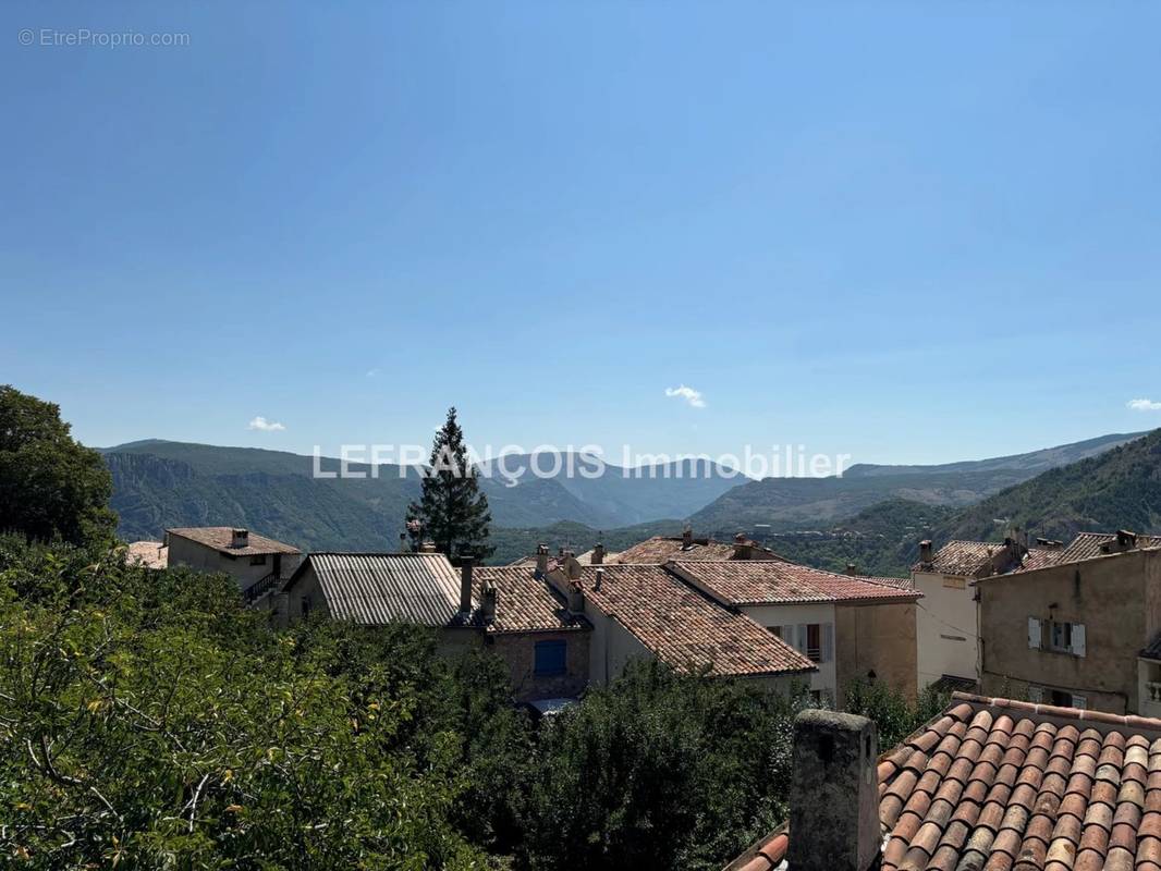 Appartement à GREOLIERES